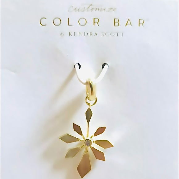Kendra Scott Jewelry - KENDRA SCOTT Geometric Flower Gold Charm